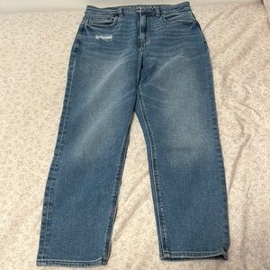 American Eagle Mom Jean Size 2 Short